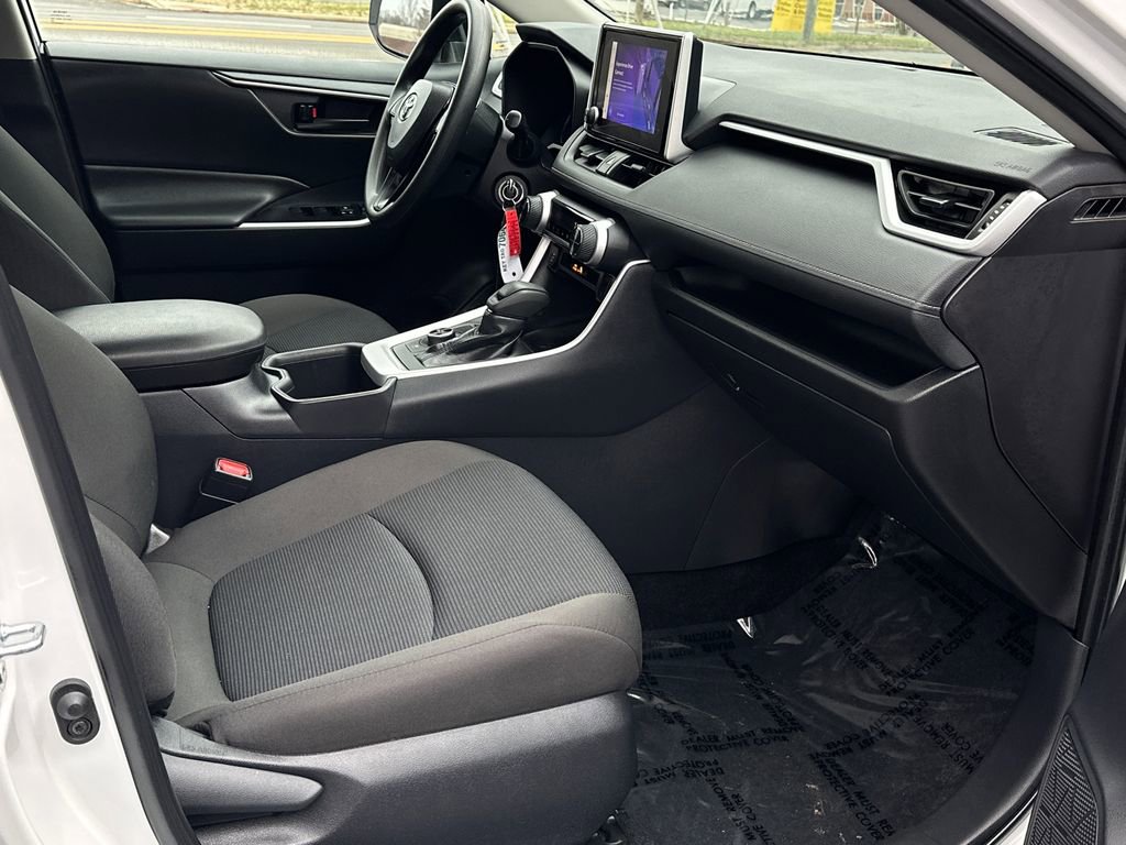 Used 2025 Toyota RAV4 LE image 10