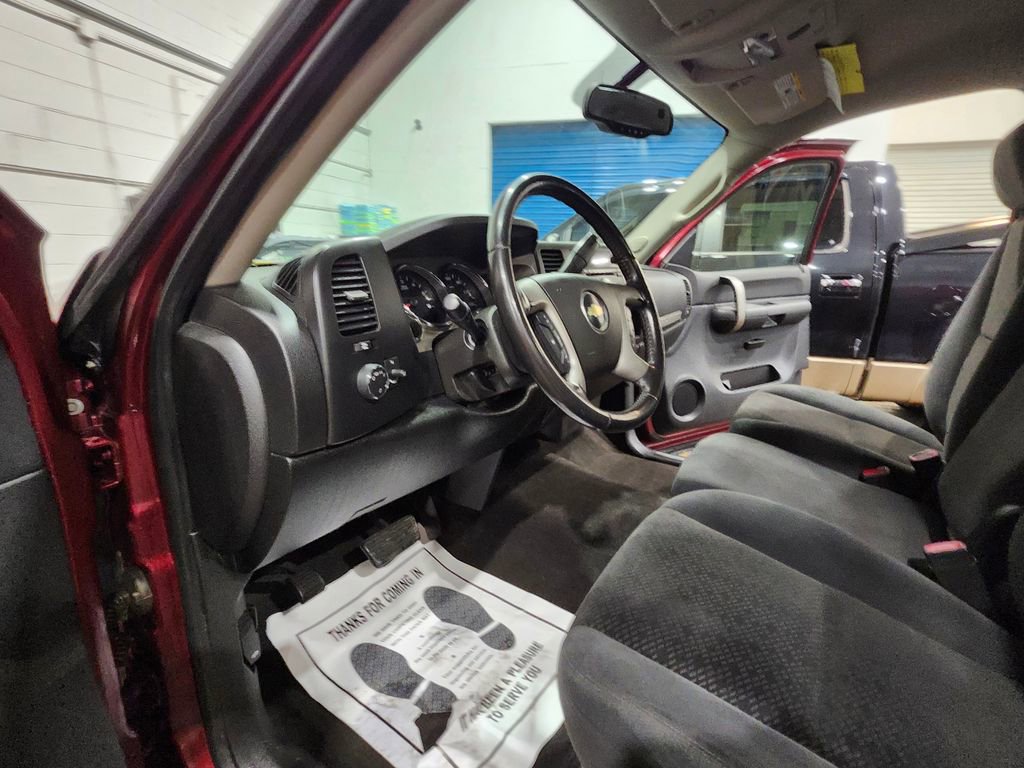 Used 2008 Chevrolet Silverado 1500 LT w/ Suspension Package, Off-Road AWD/4WD image 11