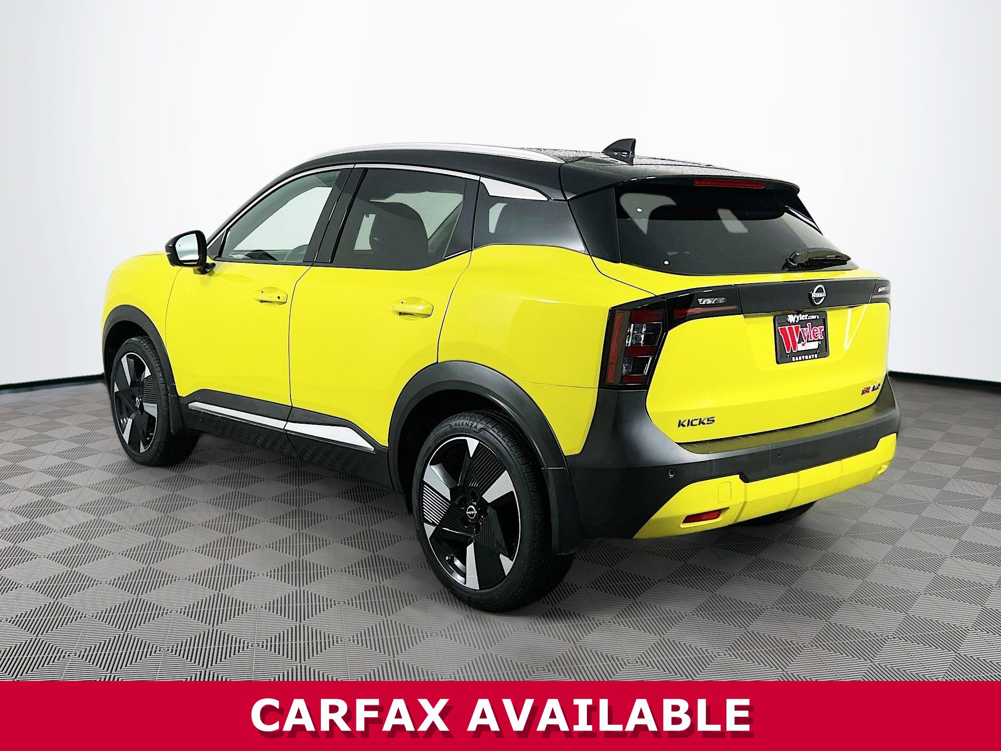 Used 2025 Nissan Kicks SR w/ SR Premium Package image 28