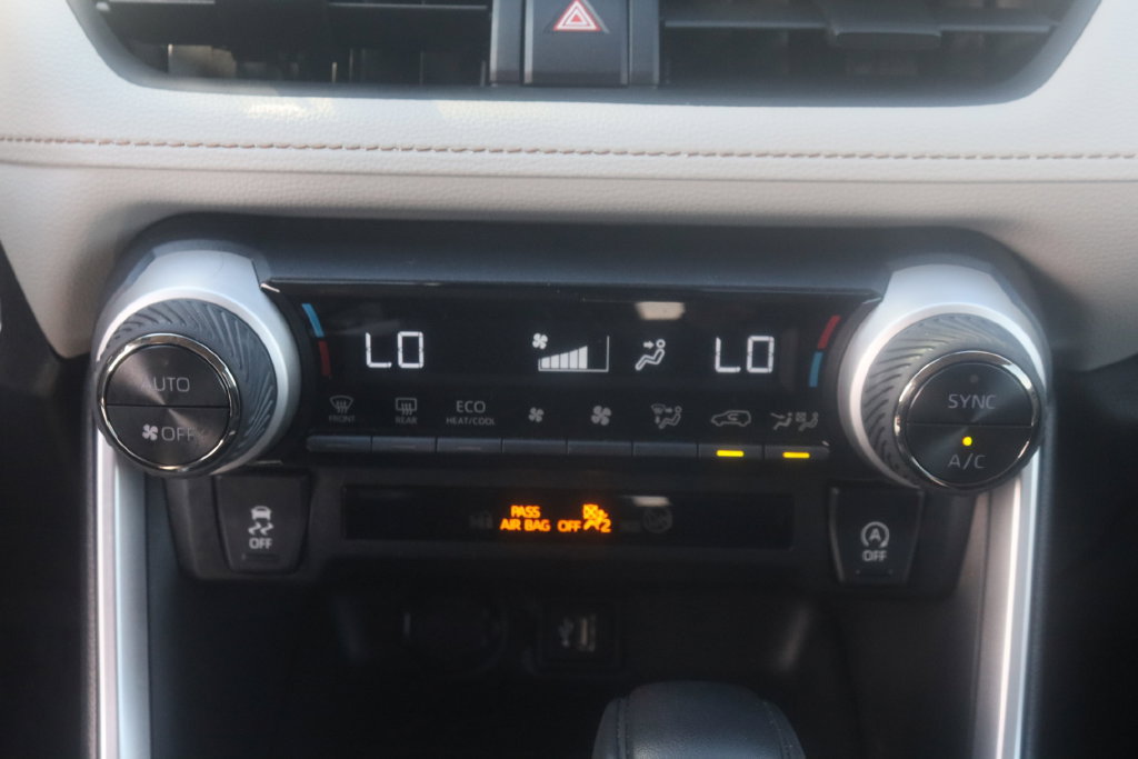 Used 2025 Toyota RAV4 XLE AWD/4WD image 14