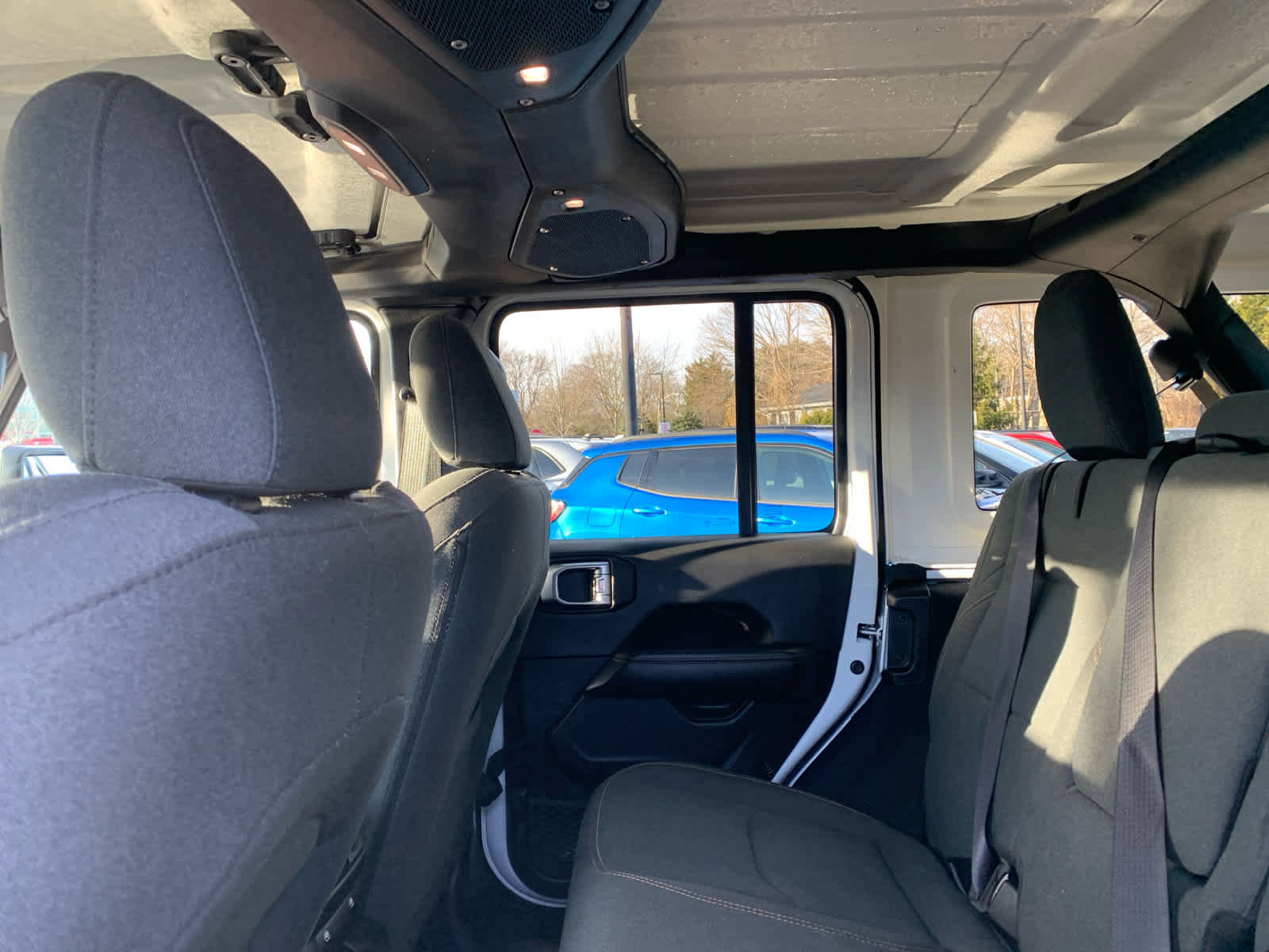 Used 2024 Jeep Wrangler Sahara image 29