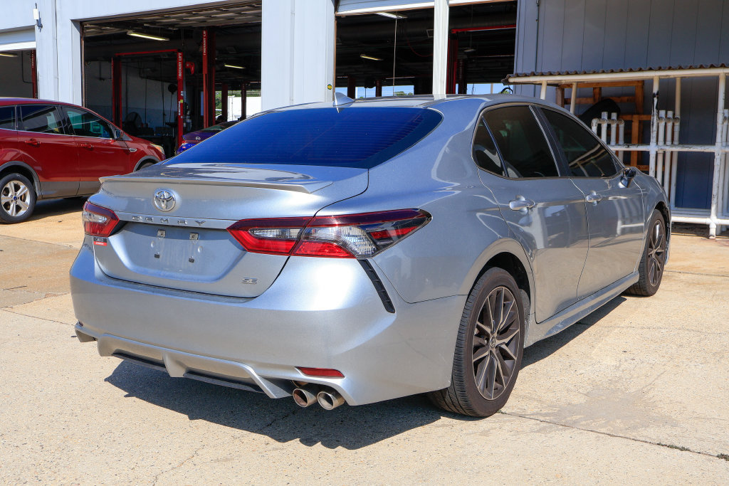 Used 2022 Toyota Camry SE FWD image 5