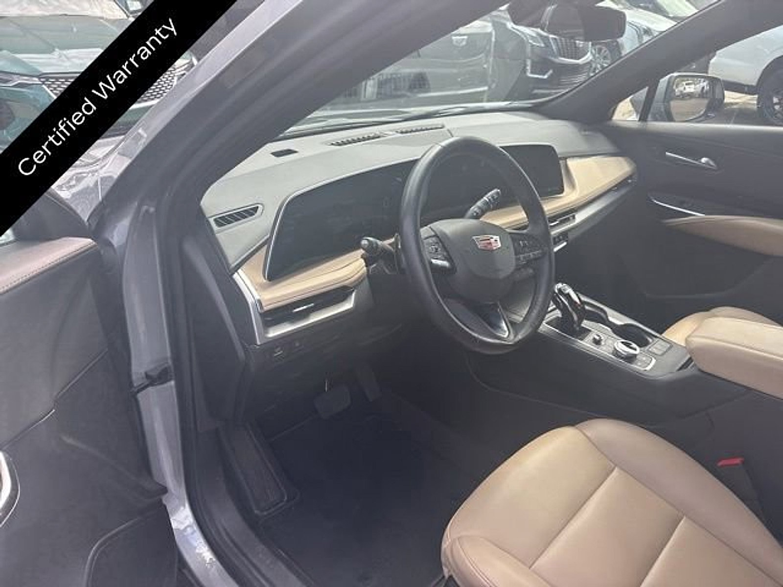 Used 2024 Cadillac XT4 Luxury w/ Cold Weather Package FWD image 8