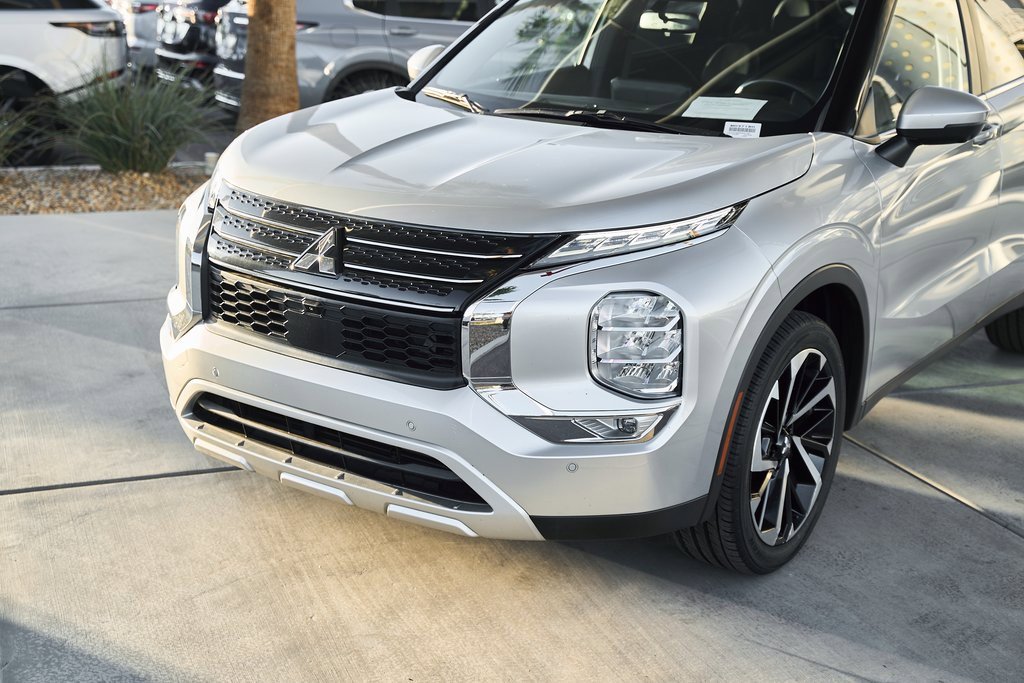 Used 2024 Mitsubishi Outlander SE image 5