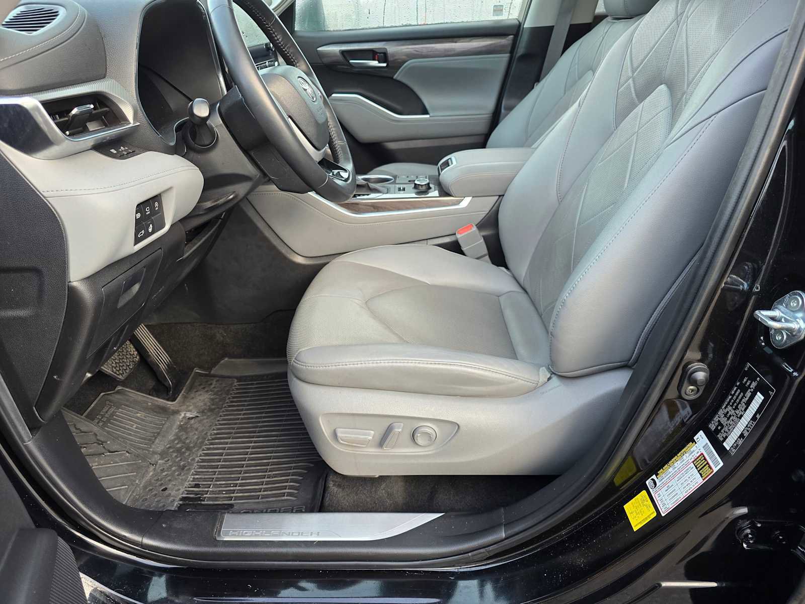 Used 2024 Toyota Highlander Platinum image 23