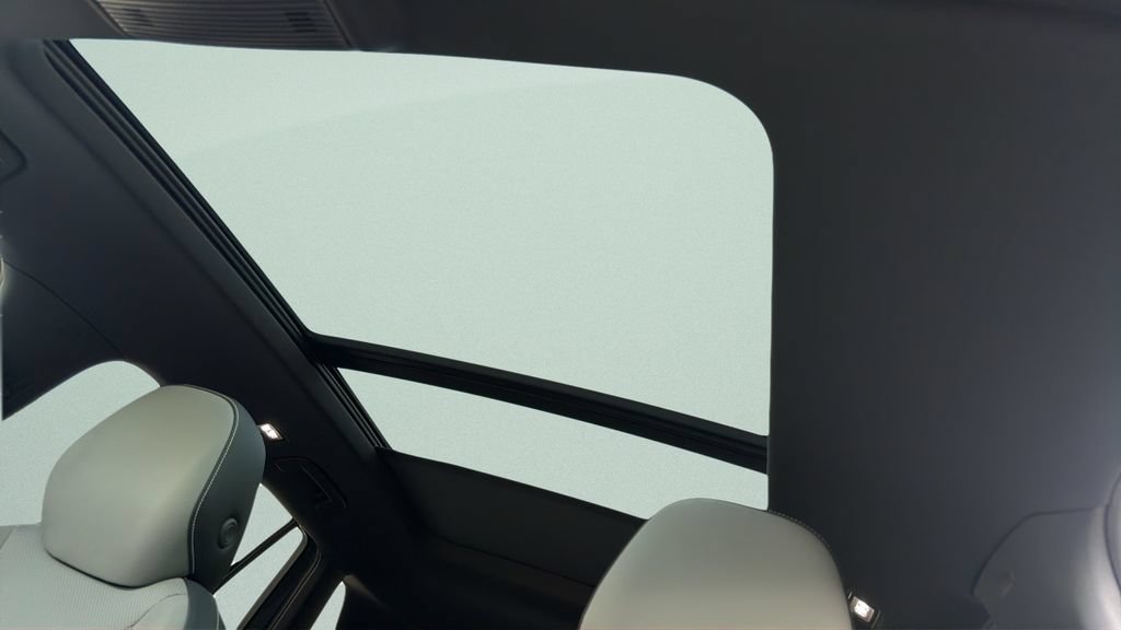 New 2026 Volkswagen Tiguan SE R-Line FWD image 15