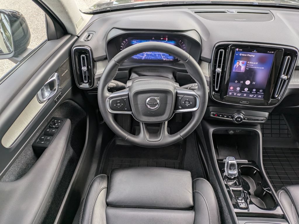 Used 2023 Volvo XC40 B5 Ultimate w/ Climate Package AWD/4WD image 16