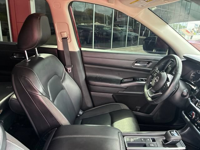 Used 2024 Nissan Pathfinder SL FWD image 10