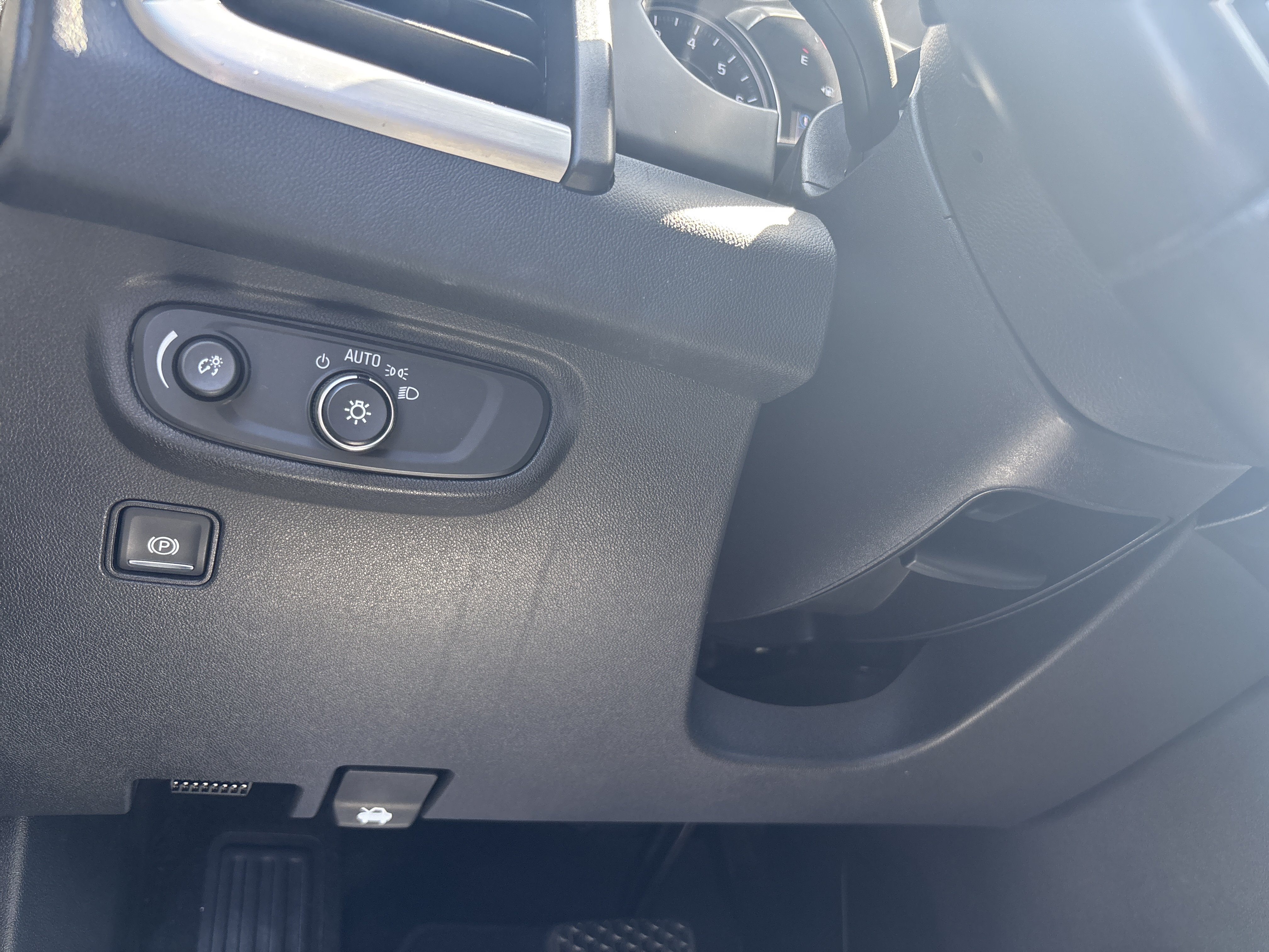 Used 2020 GMC Terrain SLE w/ Driver Convenience Package FWD image 19