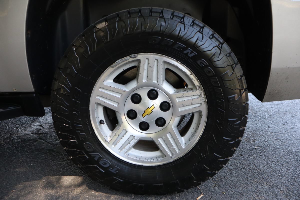 Used 2008 Chevrolet Suburban LT w/ LT Preferred Equipment Group AWD/4WD image 42