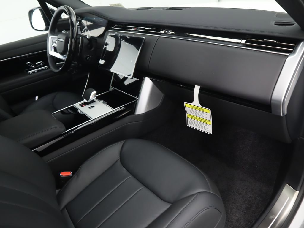 New 2025 Land Rover Range Rover SE image 18