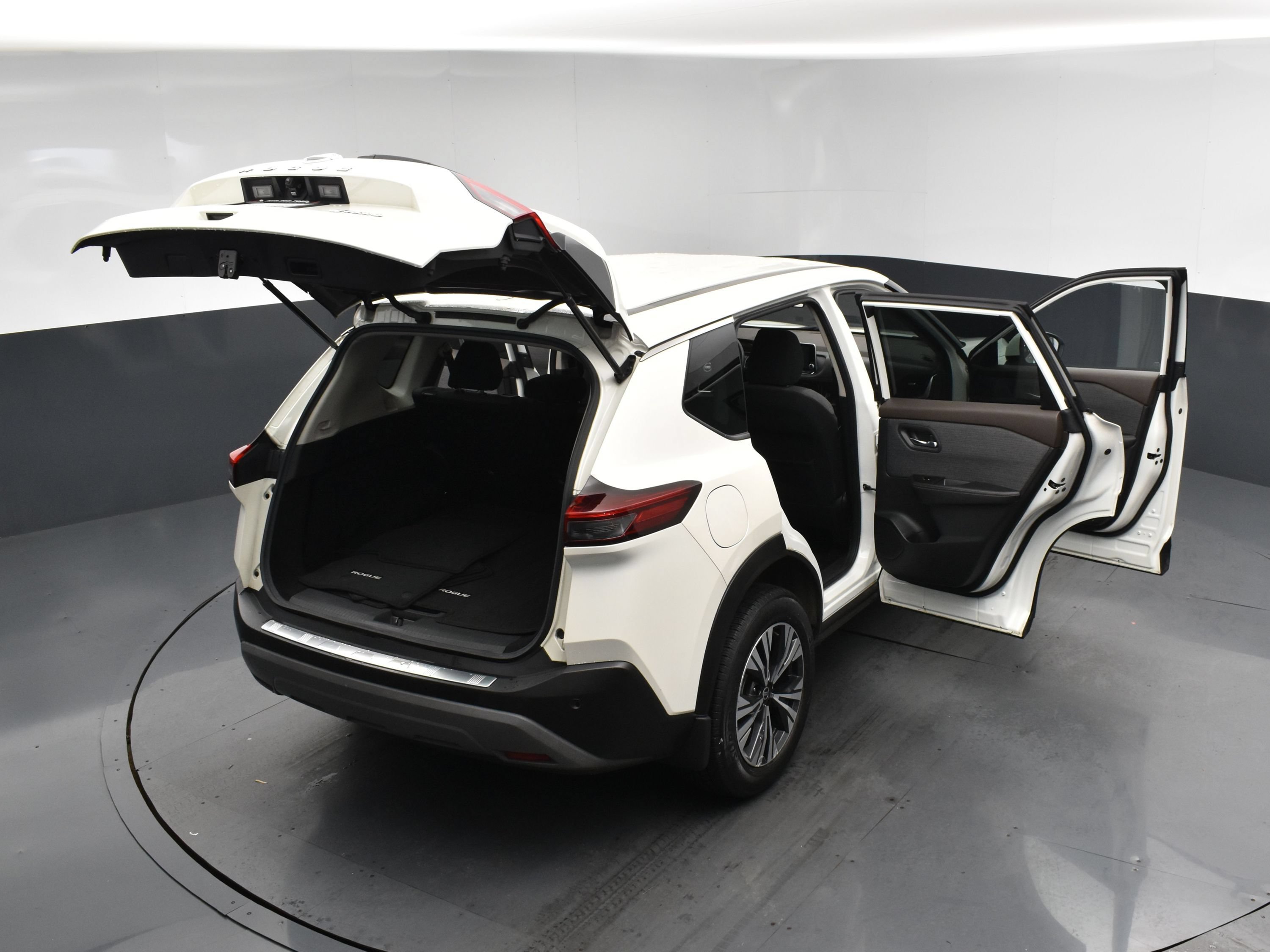 Used 2021 Nissan Rogue SV AWD/4WD image 22