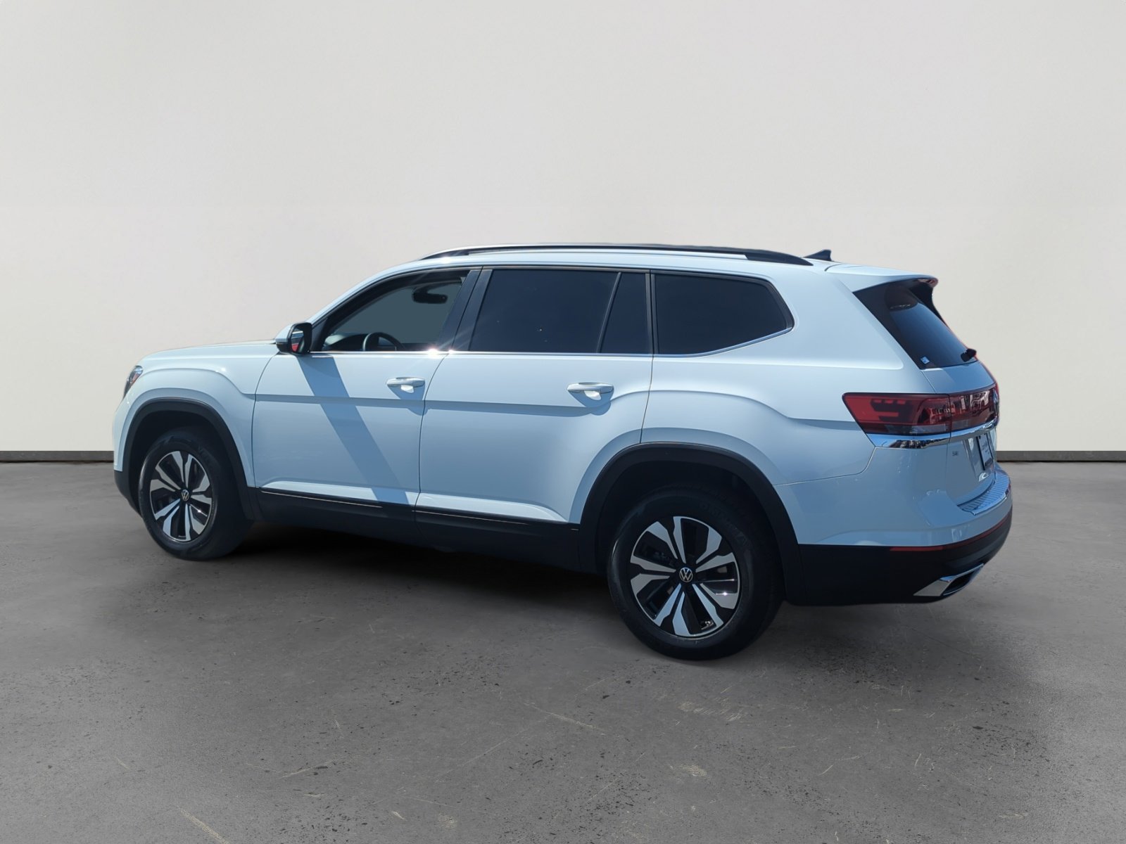 Used 2024 Volkswagen Atlas SE image 3