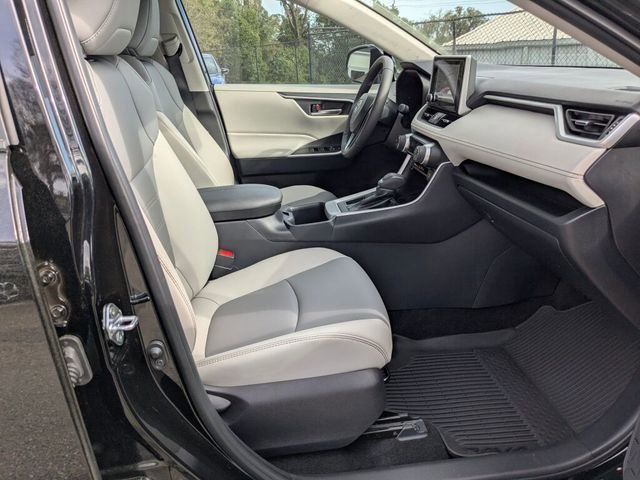 Used 2025 Toyota RAV4 XLE Premium image 36