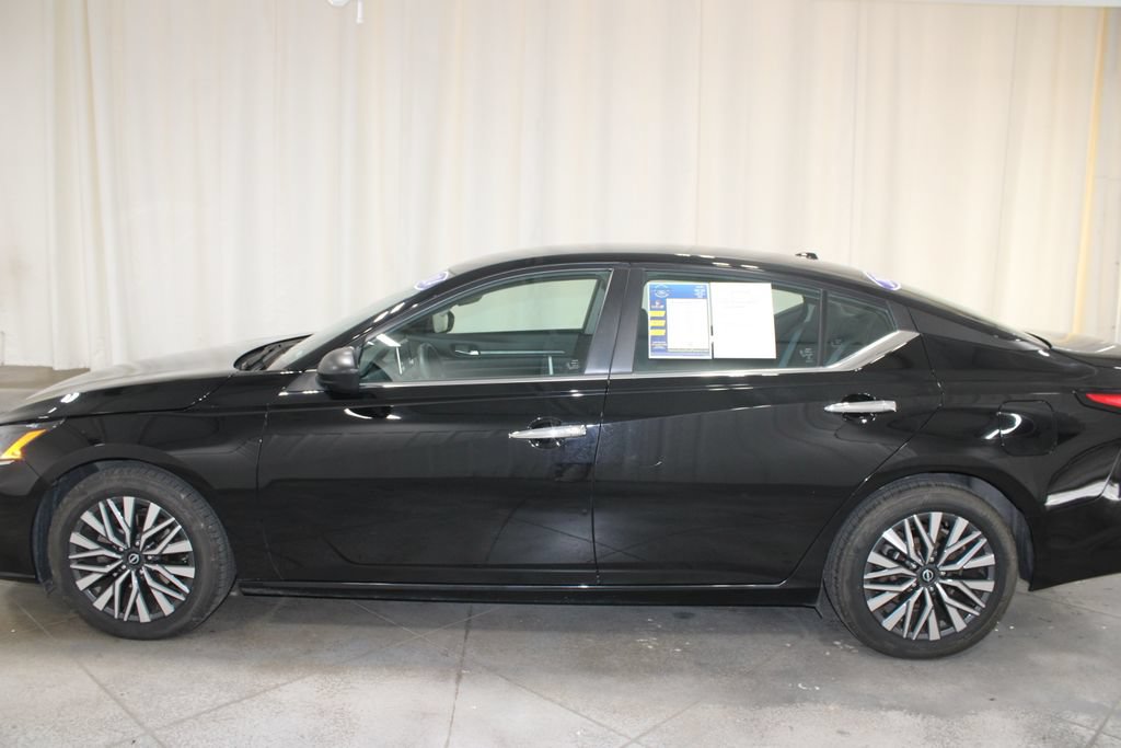 Used 2024 Nissan Altima 2.5 SV FWD image 6