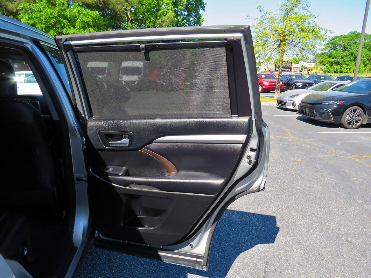 Used 2018 Toyota Highlander XLE FWD image 19