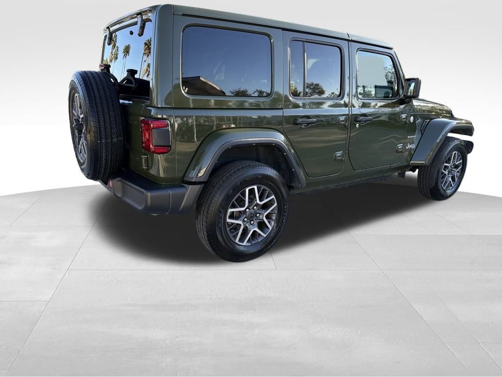 Used 2024 Jeep Wrangler Sahara image 7