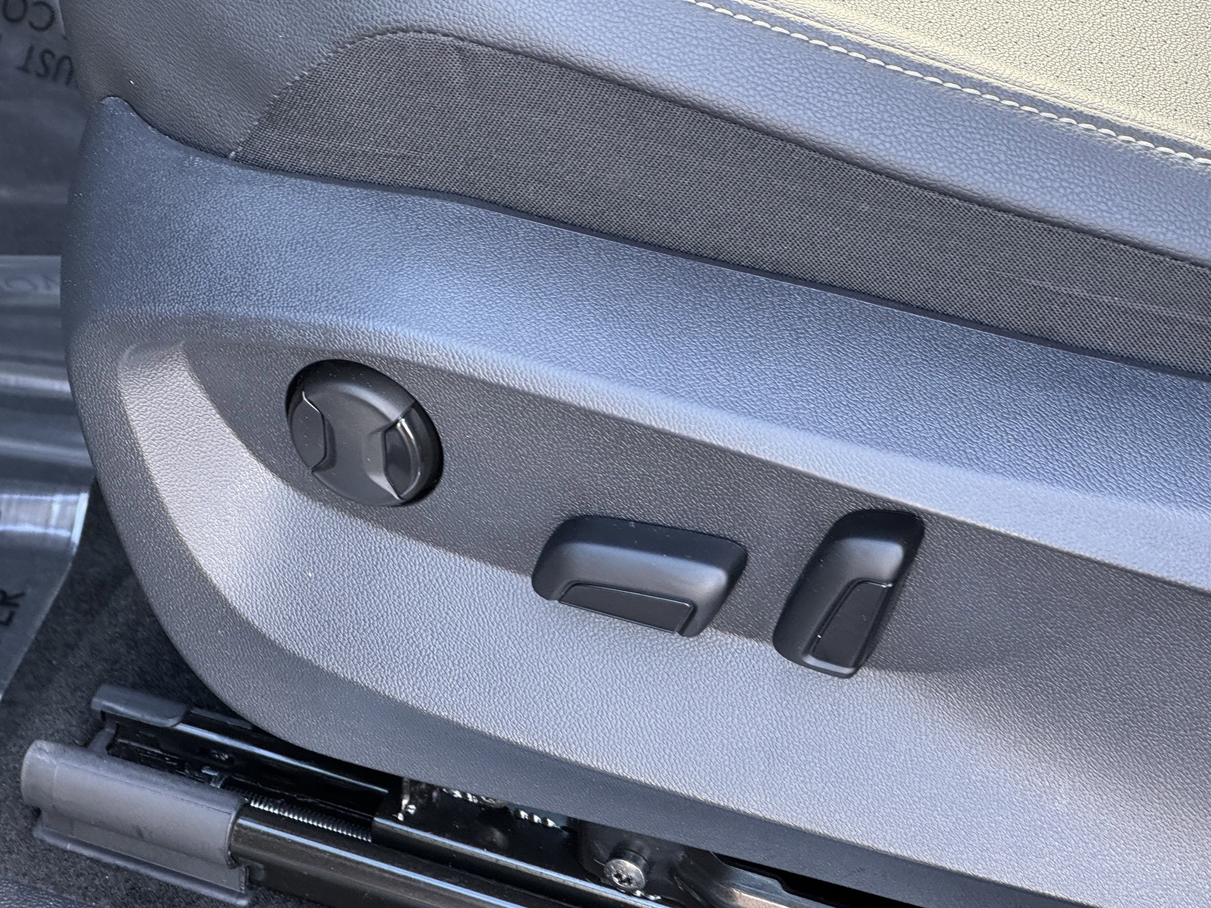 Certified 2024 Volkswagen Tiguan SE R-Line image 18