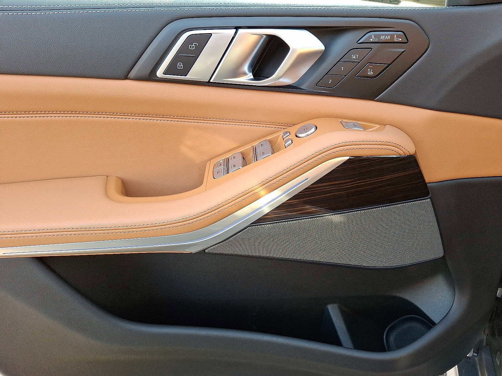 Used 2024 BMW X7 xDrive40i w/ M Sport Package image 14