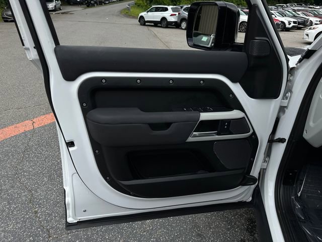 Used 2022 Land Rover Defender 110 S image 13