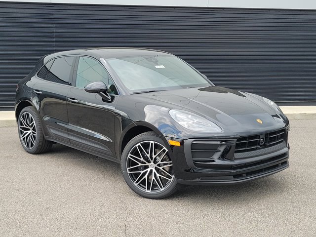 Used 2026 Porsche Macan AWD/4WD image 9