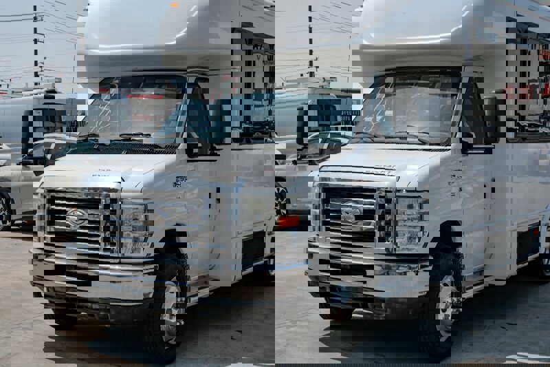 Used 2014 Ford E-350 and Econoline 350 Super Duty image 7