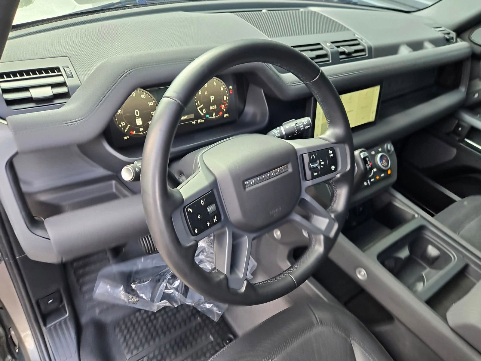 Used 2023 Land Rover Defender 110 X-Dynamic SE AWD/4WD image 18