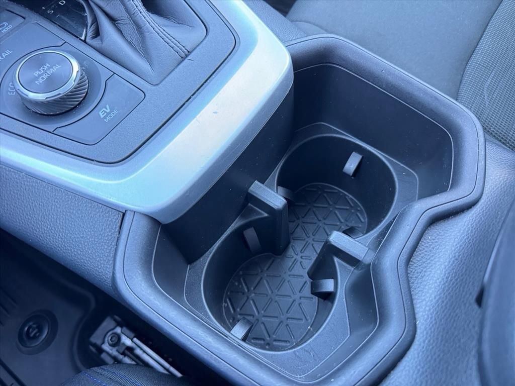 Used 2024 Toyota RAV4 SE image 27