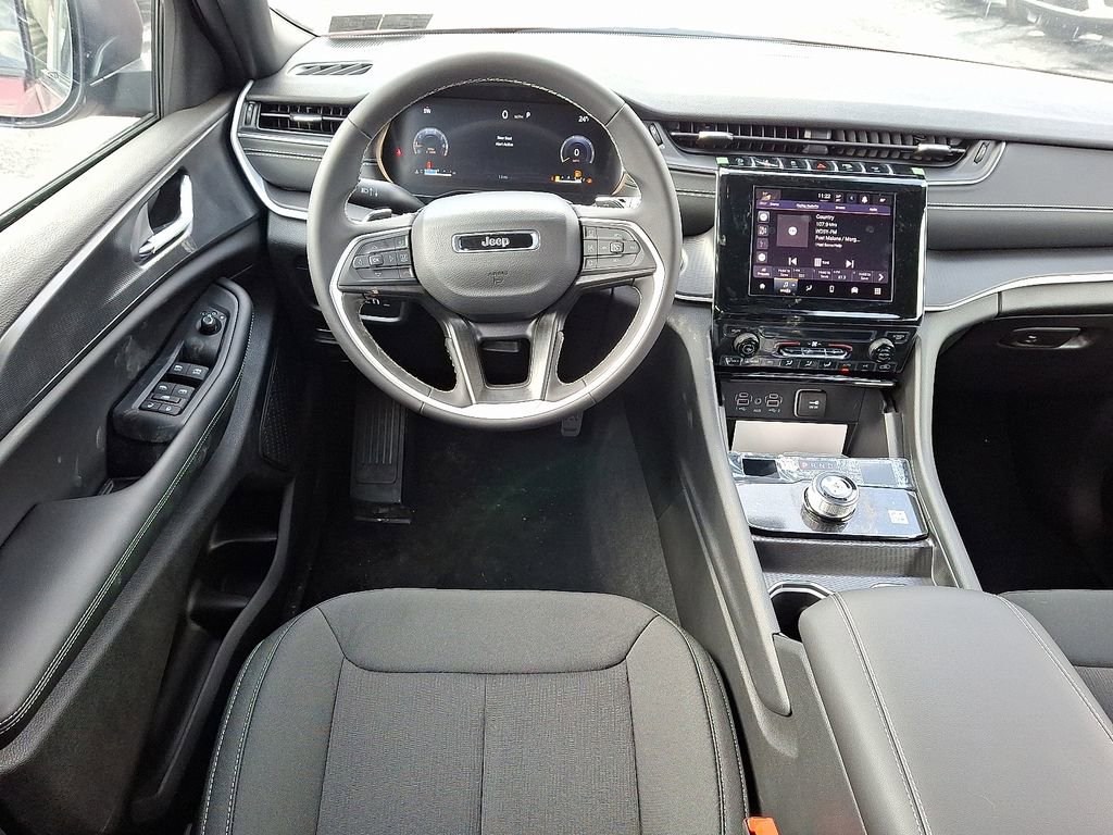 New 2025 Jeep Grand Cherokee L Laredo image 11