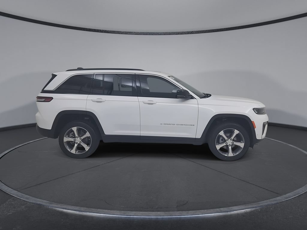 New 2026 Jeep Grand Cherokee Limited w/ Luxury Tech Group II AWD/4WD image 17