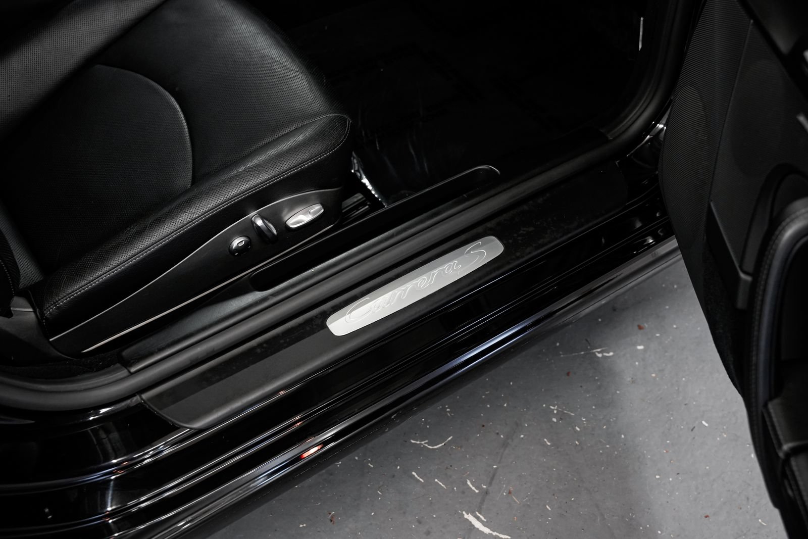 Used 2011 Porsche 911 Carrera S RWD image 24