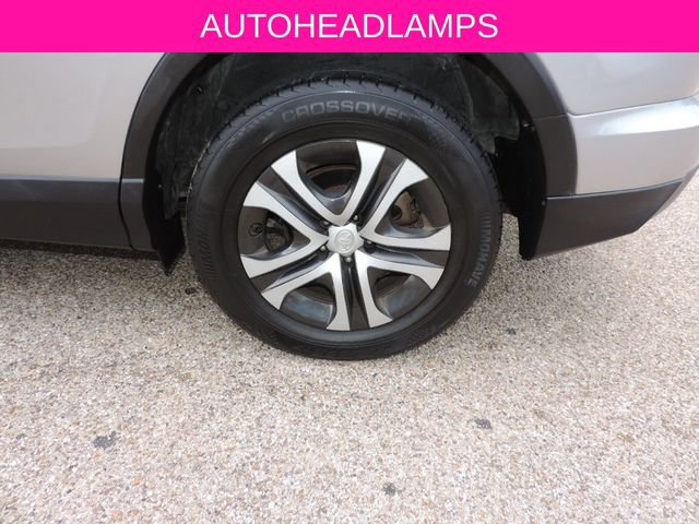Used 2018 Toyota RAV4 LE FWD image 8