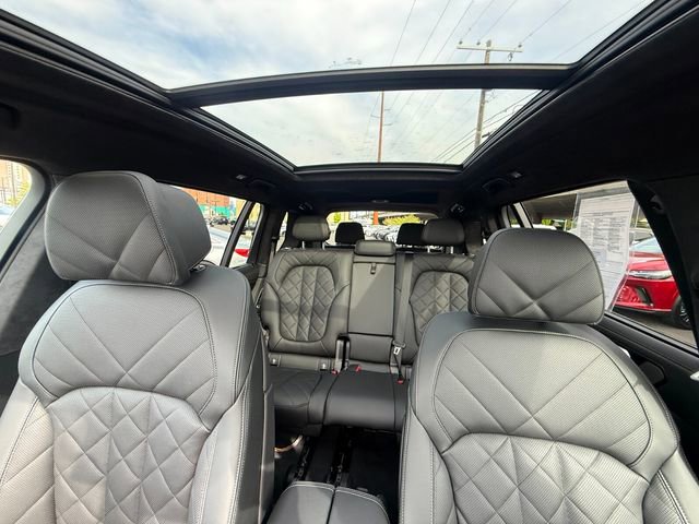 Used 2025 BMW X7 xDrive40i w/ M Sport Package AWD/4WD image 26