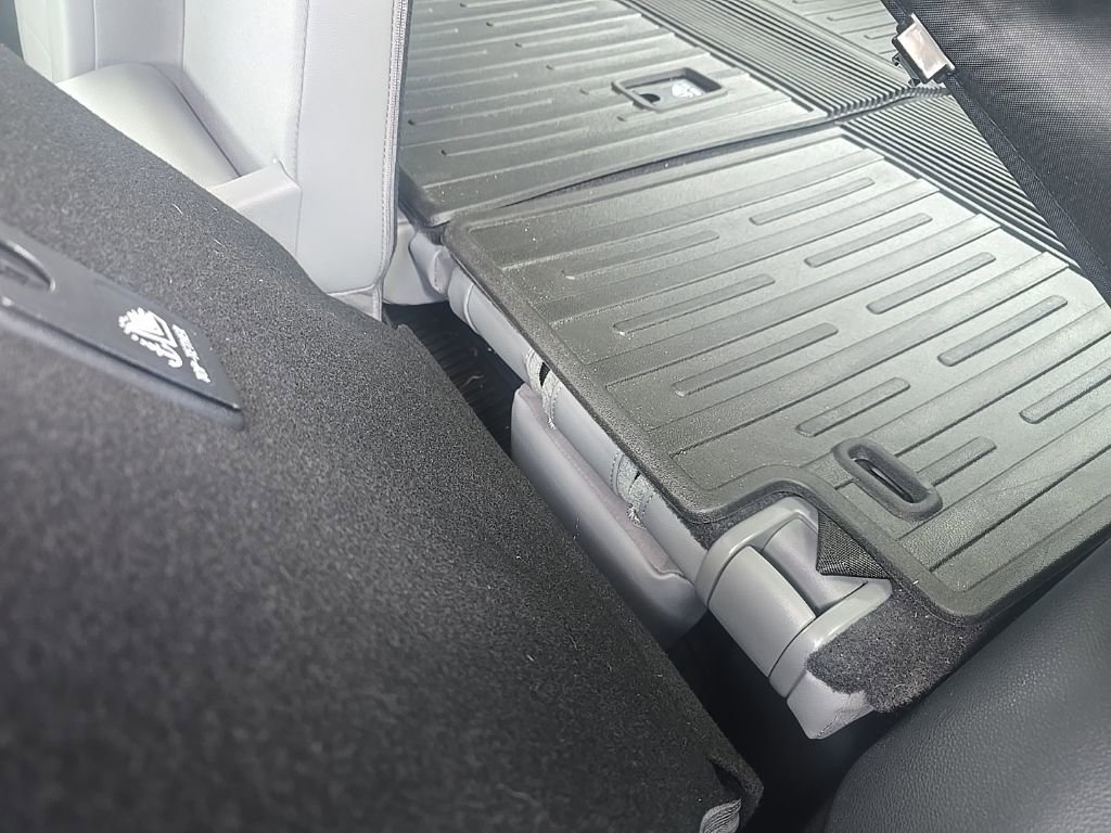 Used 2023 Toyota Highlander XLE image 11