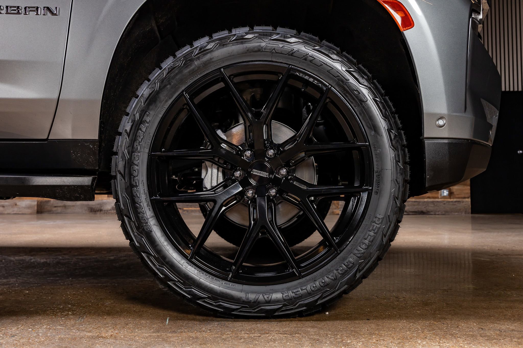 Used 2024 Chevrolet Suburban High Country w/ Advanced Technology Package AWD/4WD image 12