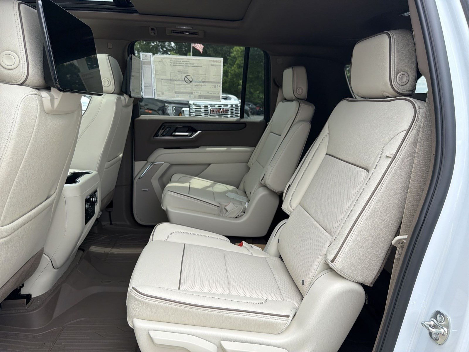 New 2026 GMC Yukon XL Denali w/ Denali Reserve Package AWD/4WD image 18