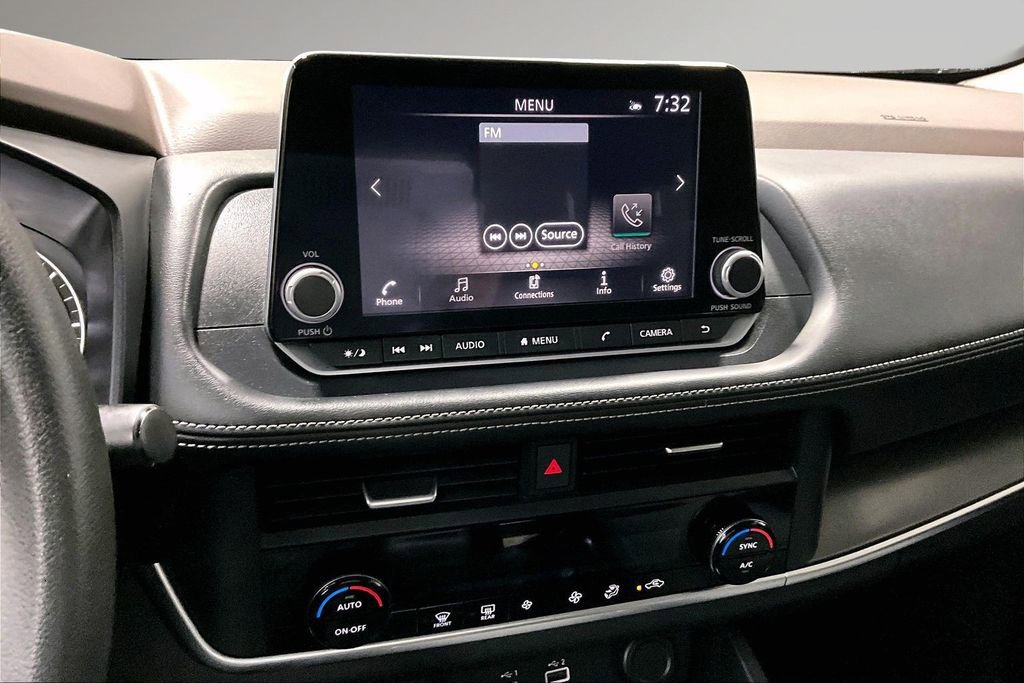 Used 2023 Nissan Rogue SV image 10