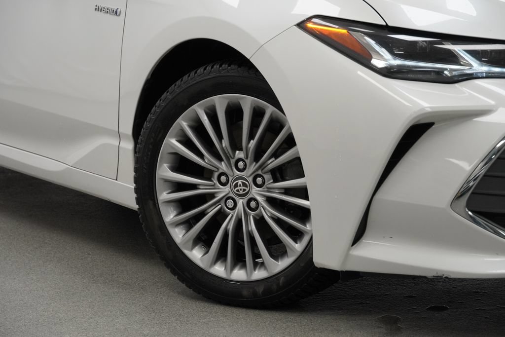 Used 2021 Toyota Avalon Limited w/ Advanced Safety Package FWD image 4