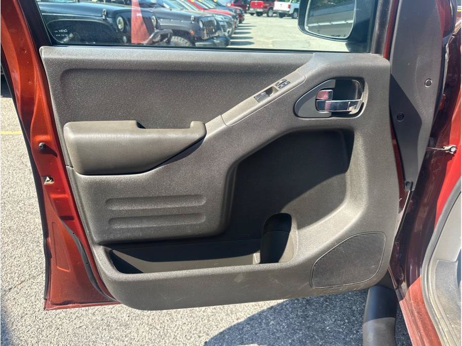 Used 2016 Nissan Frontier SV AWD/4WD image 10