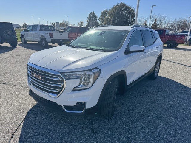 Used 2023 GMC Terrain SLT w/ Tech Package image 3