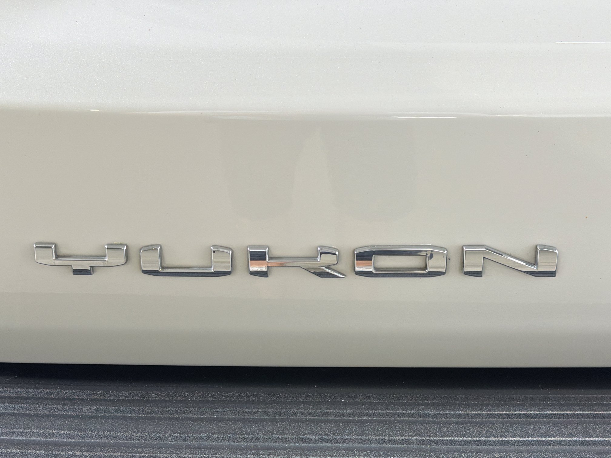 Used 2023 GMC Yukon Denali Ultimate AWD/4WD image 12