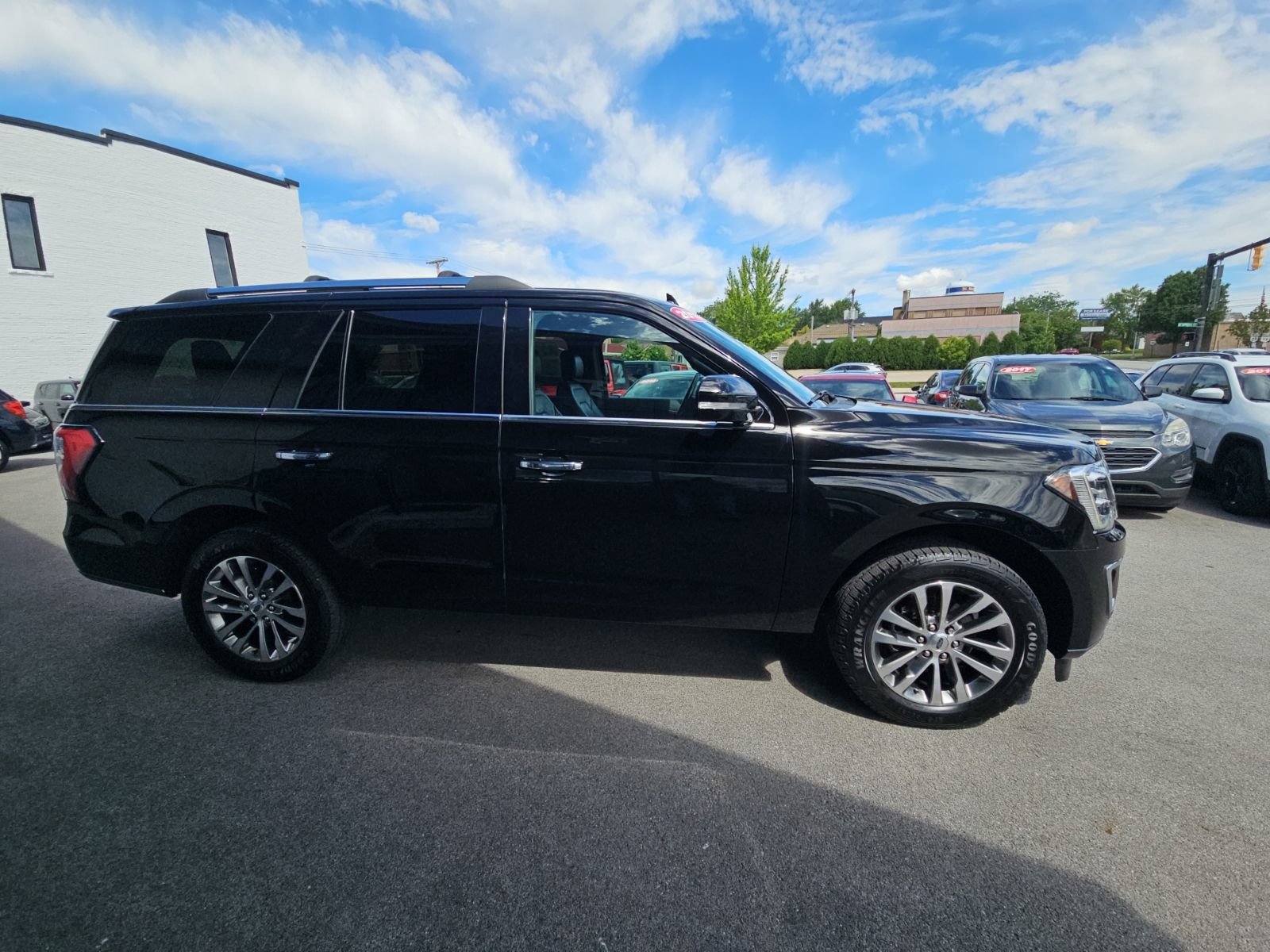 Used 2018 Ford Expedition Limited w/ Equipment Group 301A AWD/4WD image 8