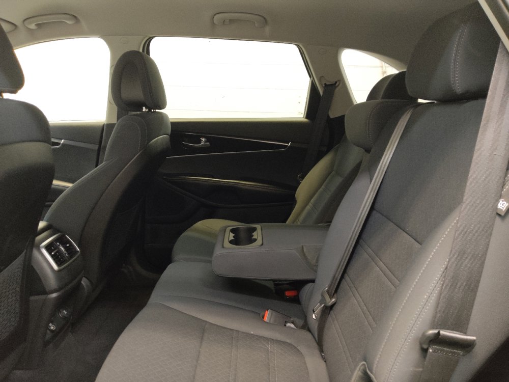 Used 2016 Kia Sorento FWD image 18