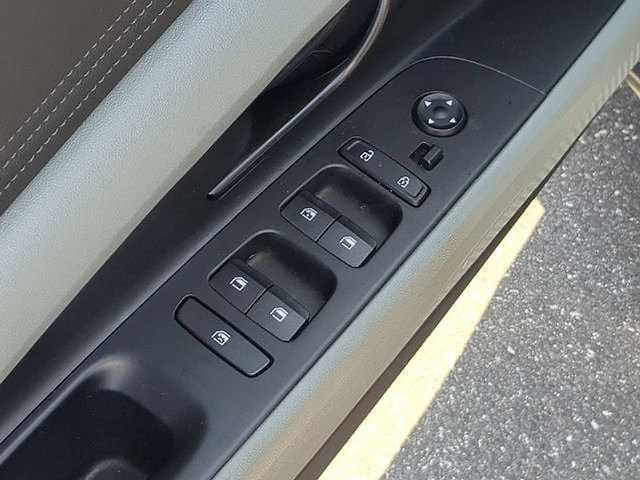 Used 2024 Hyundai Elantra Limited FWD image 19