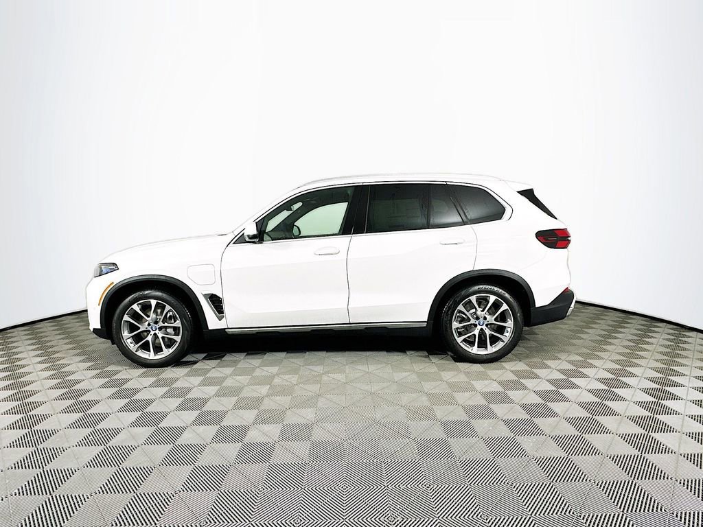 Used 2025 BMW X5 xDrive50e image 5