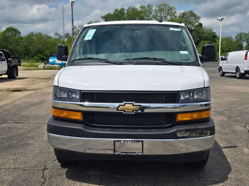 Used 2025 Chevrolet Express 2500 w/ Driver Convenience Package RWD image 2