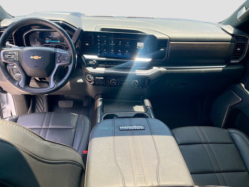 Used 2025 Chevrolet Silverado 3500 High Country w/ High Country Premium Package AWD/4WD image 25