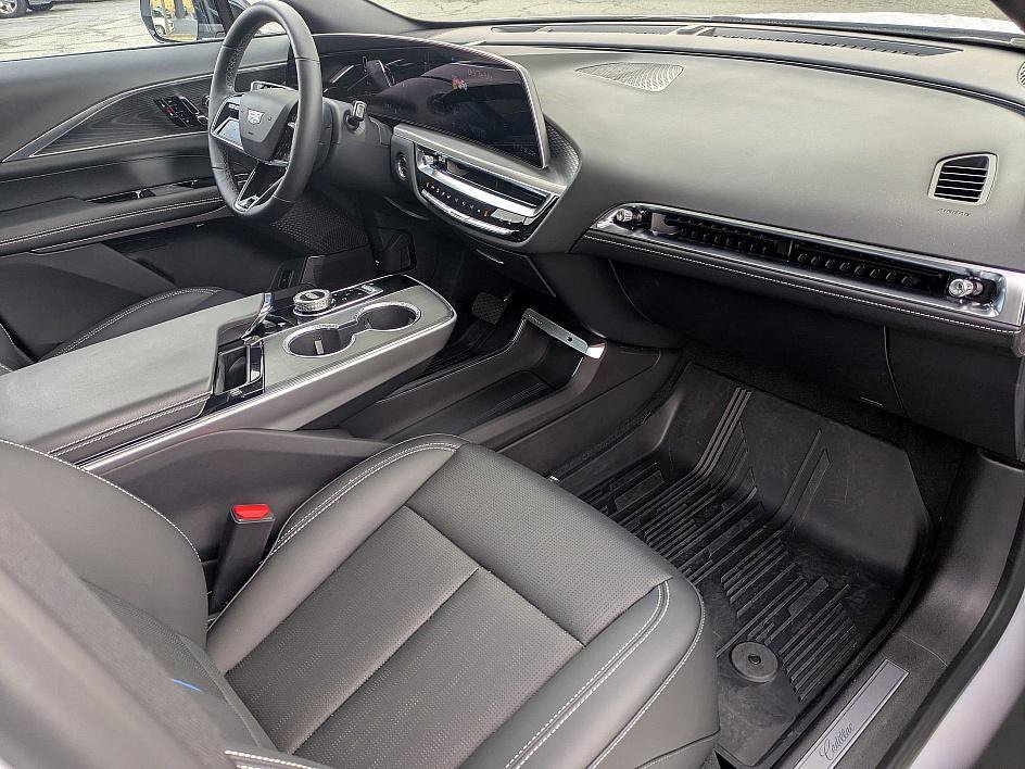 Certified 2025 Cadillac Lyriq Luxury image 29