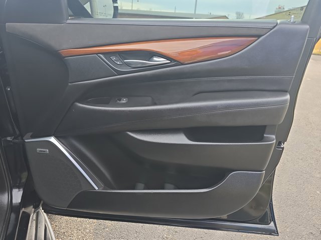 Used 2018 Cadillac Escalade ESV Premium Luxury image 24
