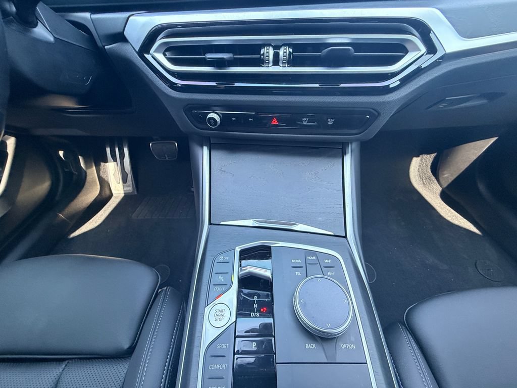 Used 2023 BMW 330i Sedan w/ M Sport Package RWD image 11